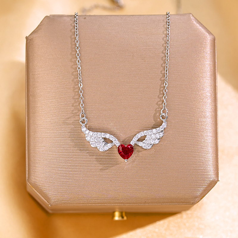 A full-diamond heart-shaped wing necklace for women with a light luxury and niche design sense, a collarbone chain with a slightly inlaid zircon pendant, a high-end accessory Specification drawing