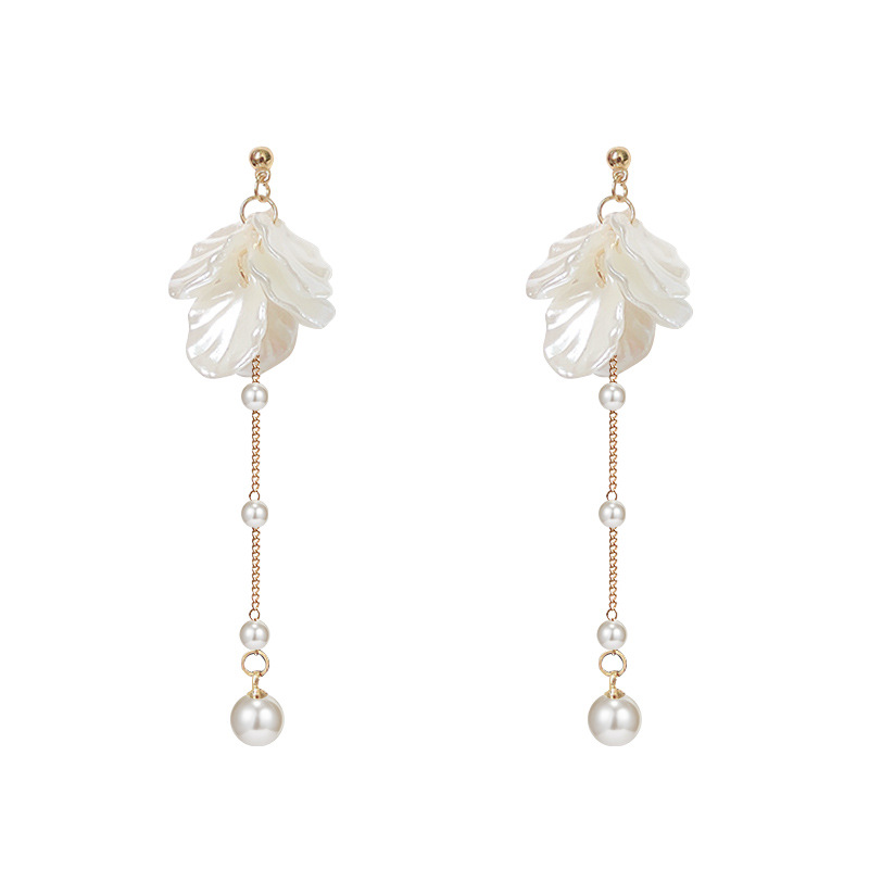 Dongdaemun's shell petal earrings for women exude a sense of light luxury and high-end sophistication. Long and elegant pearl earrings are popular earrings on the Internet Item Picture