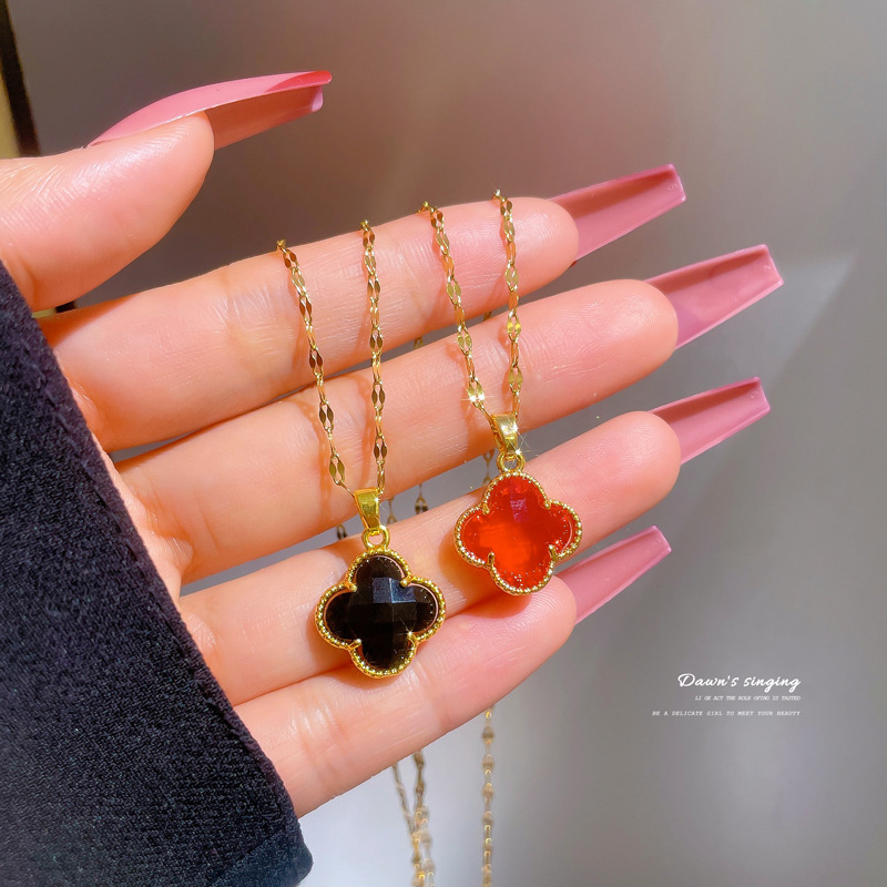 【 Titanium Steel 】 Light luxury slightly inlaid real gold flower minimalist necklace, new women's collarbone chain, light luxury and niche design sense full figure