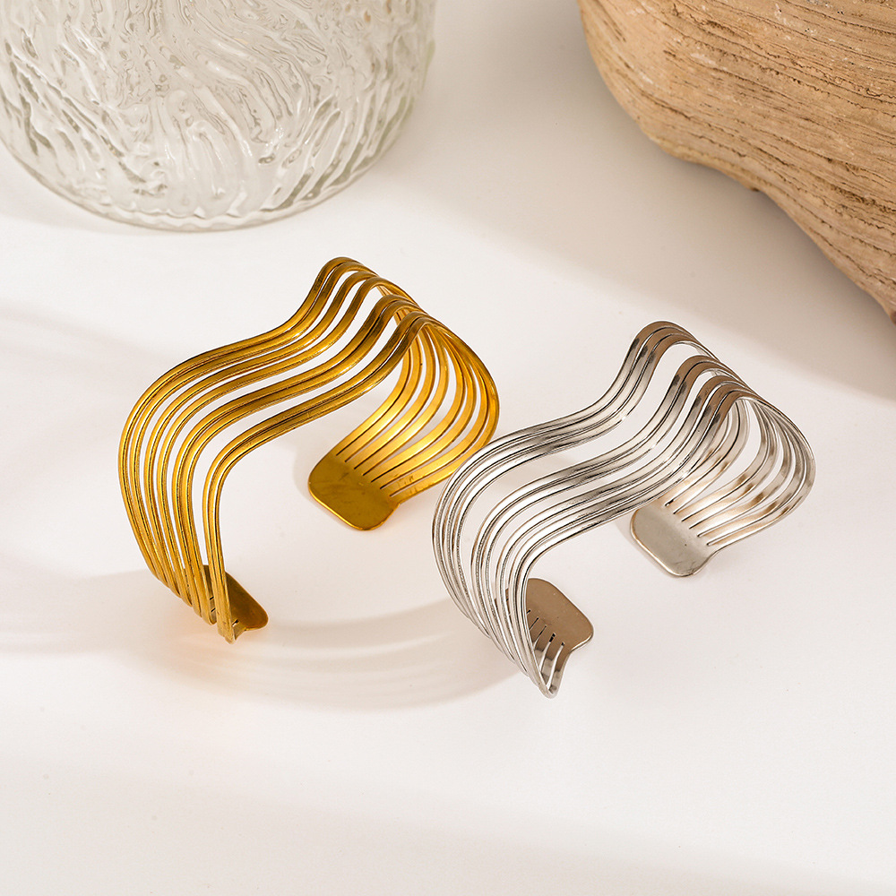 The cross-border best-selling line bracelet with an electroplated rose gold opening exudes a high-end feel. It is an original Instagram design by a European and American lady and is selling well full figure