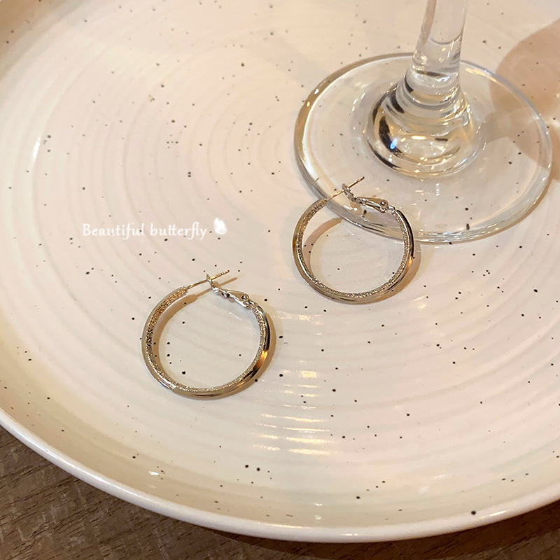 Versatile and simple ear rings, women's plain ring earrings, high-end and elegant, cold style earrings, new 2025 best-selling ear buckles Specification drawing