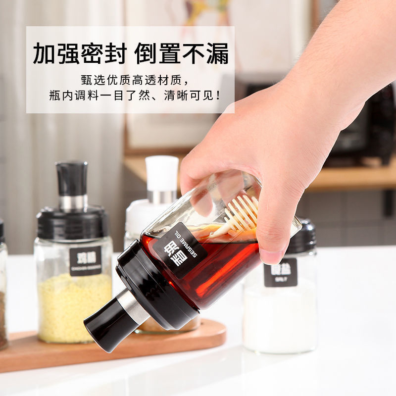 Glass seasoning jars, salt jars, monosodium glutamate bottles, kitchen seasoning jars, spoon and lid integrated seasoning bottles, glass seasoning portioning bottles Application Scenario