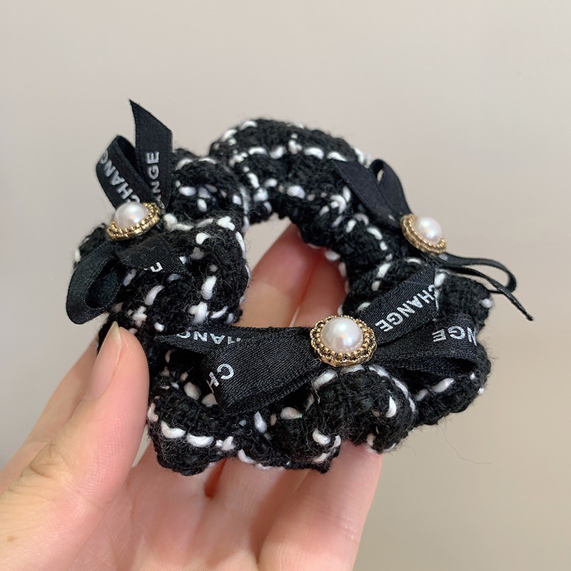 Xiaoxiang's style is a black and white checkered hair tie with a sweet and cute pearl letter ribbon bow hair tie headpiece Application Scenario