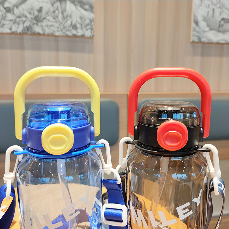 1000ml transparent plastic cup, Amazon's popular sports and fitness style, with a crossbody strap and a jumping lid straw cup Specification drawing