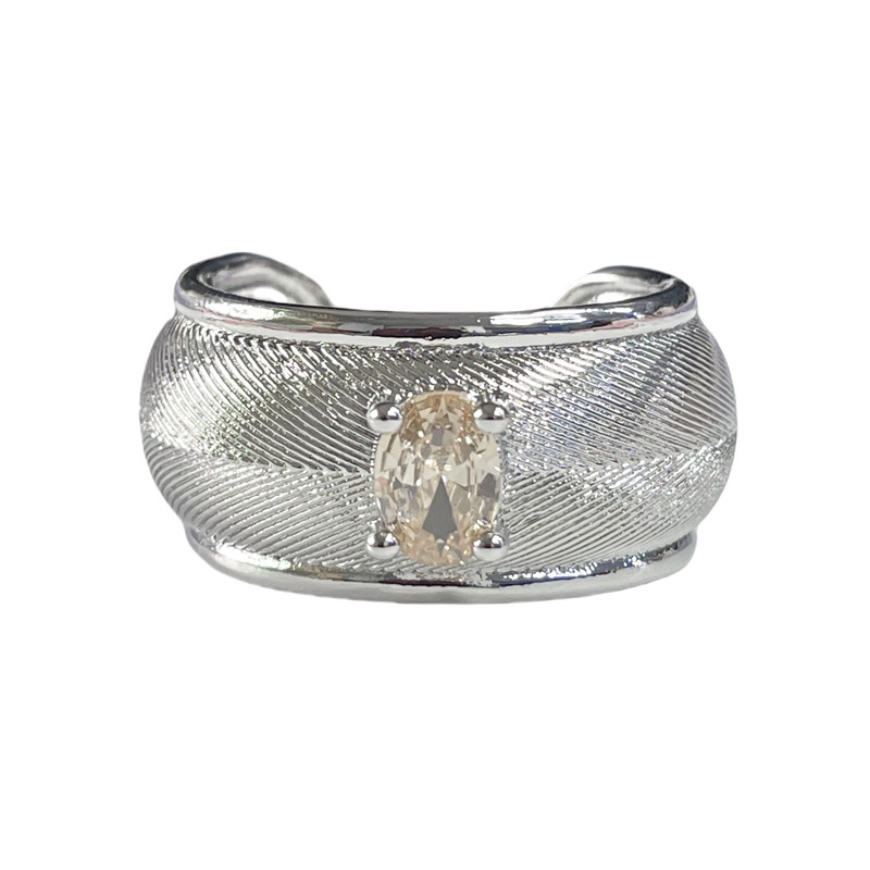 Retro brushed wide ring for women, adjustable olive green zircon set, gender-neutral, fashionable and light luxury ring Item Picture