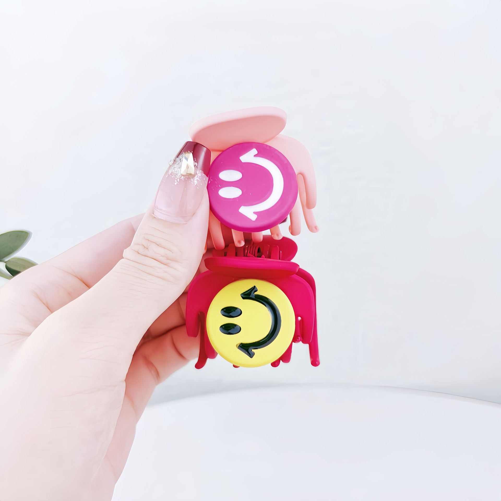 Baby's cute smiling face high ponytail clip children's hair clip headwear 2023 new dopamine Little girl grab clip hair accessory Specification drawing