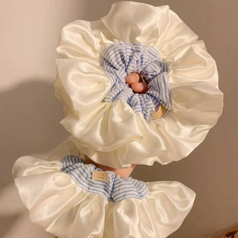 Korean-style oversized blue striped satin large intestinal hair band, a laid-back and stylish bun hair accessory for girls Specification drawing