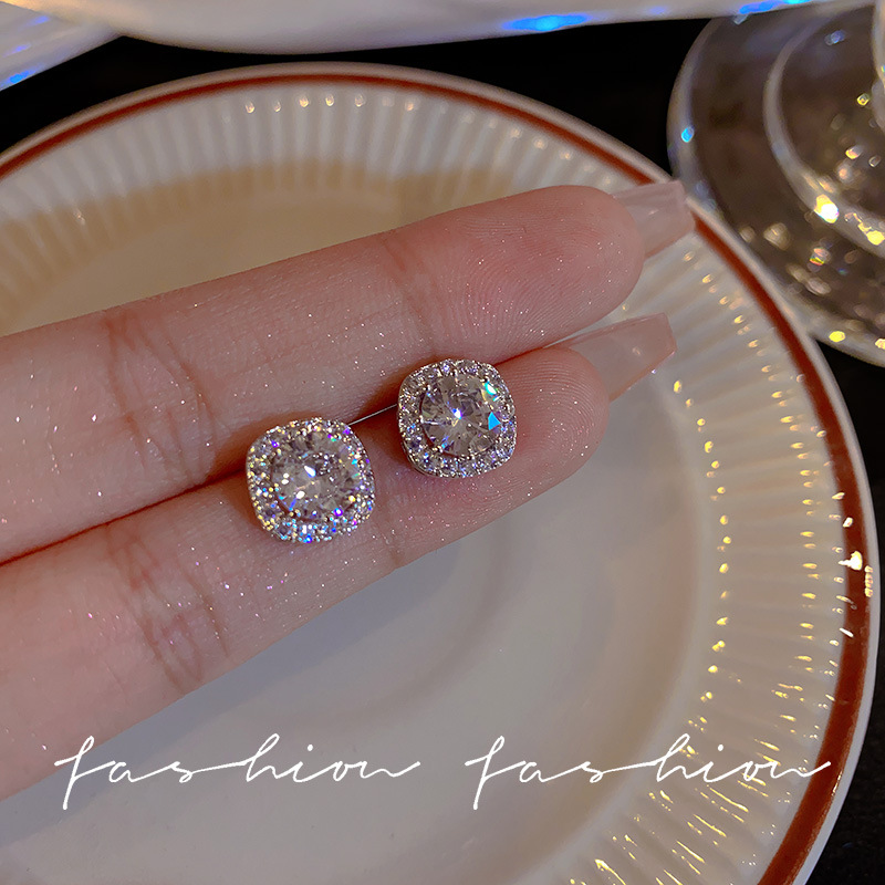 S925 Silver needle micro-inlaid zircon super sparkling square diamond stud earrings for women, classic, simple and cold style earrings, the same as the popular earrings on the Internet full figure