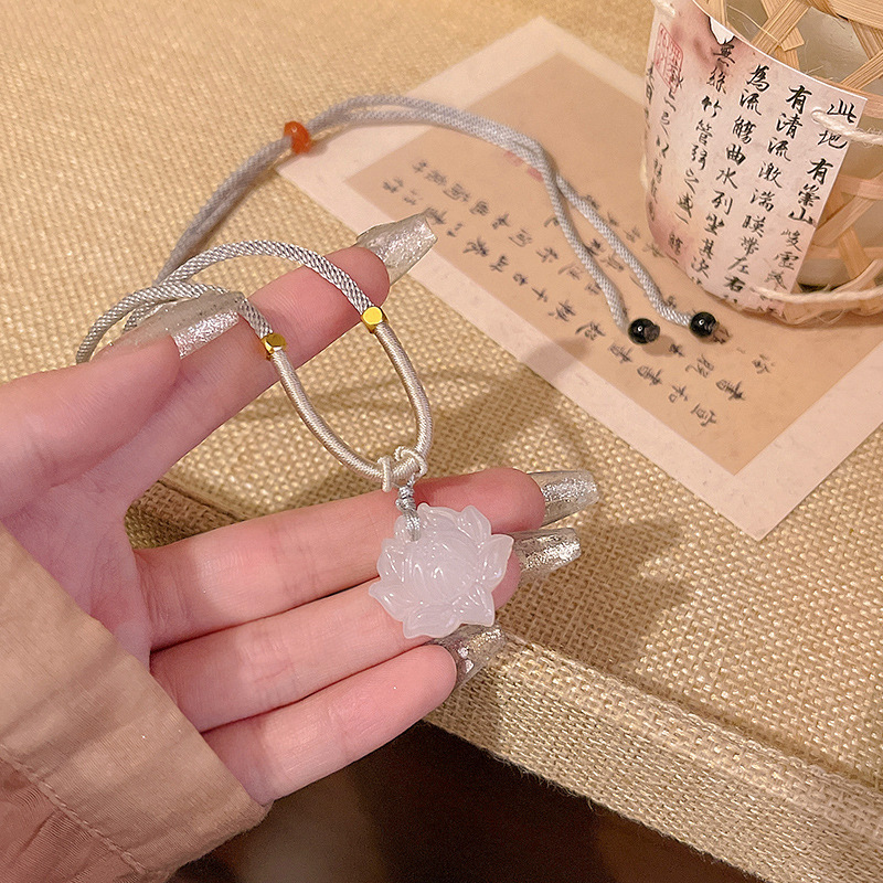 New Chinese-style anti-chalcedony lotus necklace for women, simple and Zen-inspired white lotus pendant, Chinese trend woven necklace accessory full figure