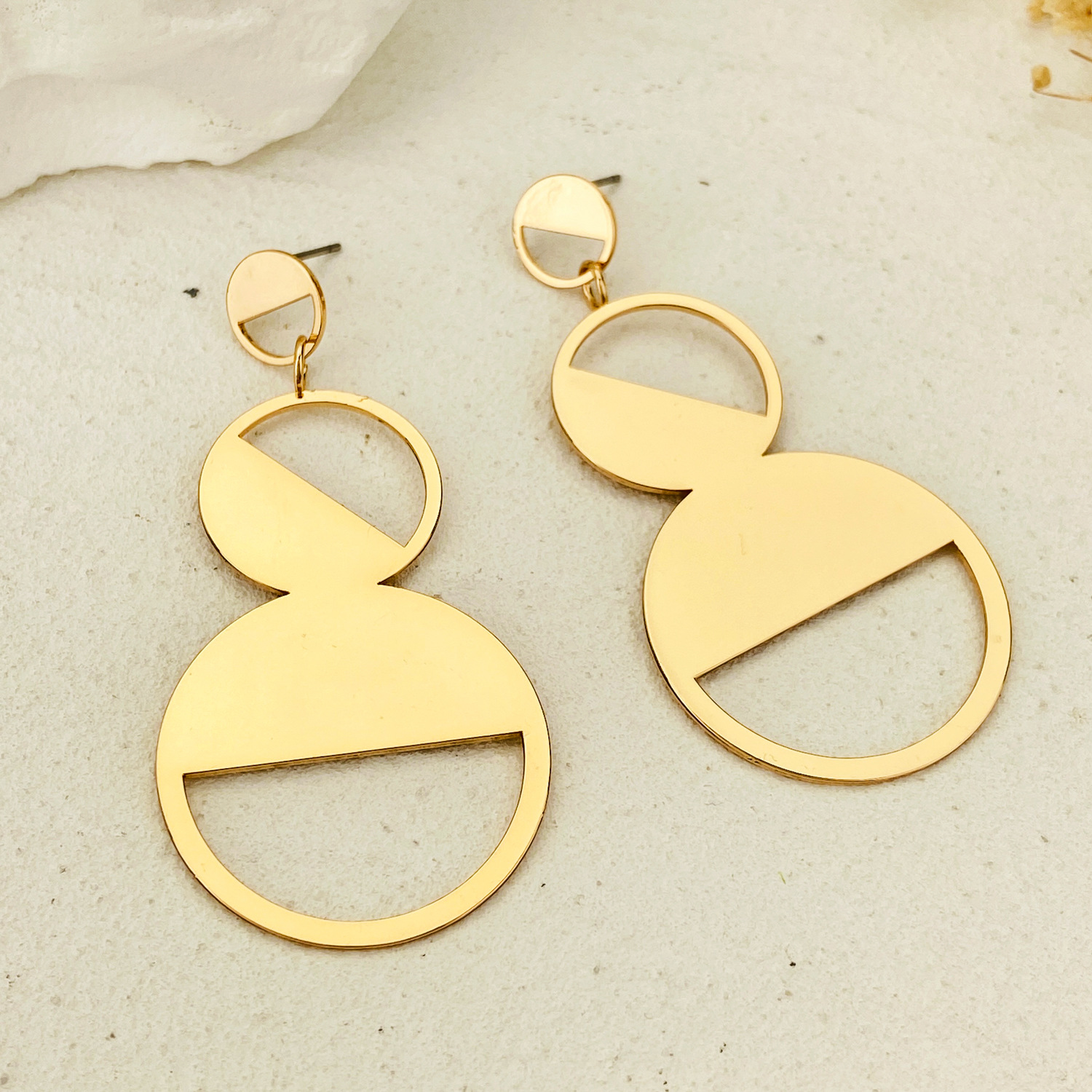 New cross-border exaggerated round earrings, women's retro design, hollowed-out semi-circular tassel stud earrings, European and American earrings Application Scenario