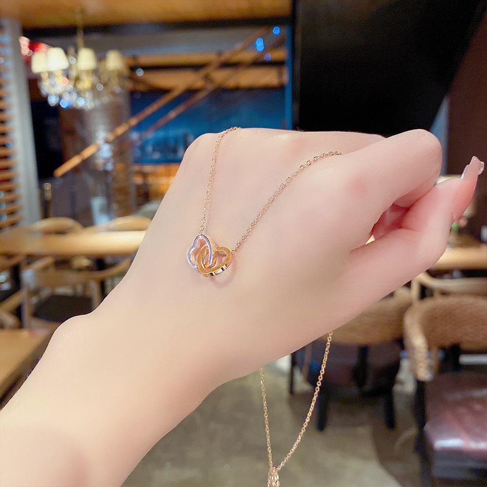 Heart-to-heart titanium steel necklace, a women's heart-shaped double-ring titanium steel collarbone chain with a niche design sense and light luxury collarbone chain details Picture