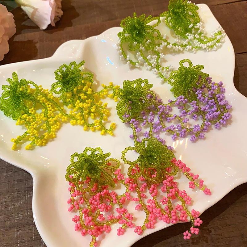 Summer outing green beaded flower tassel earrings, high-end vacation-style earrings for women, exaggerated and stunning stud earrings full figure