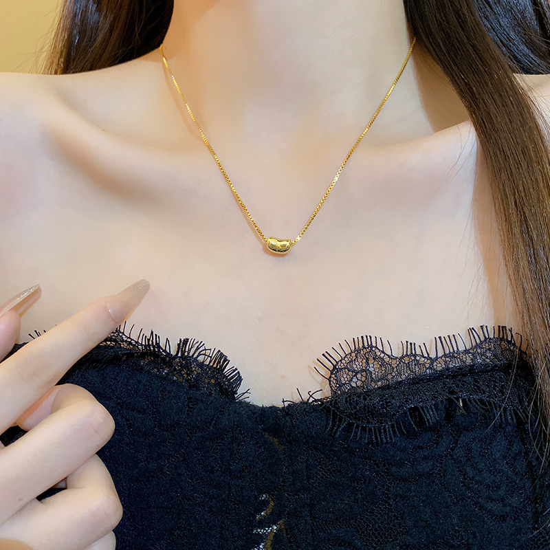 The new Korean Golden bean pendant titanium steel necklace for women in 2023 features a trendy and high-end design with a versatile collarbone chain Specification drawing