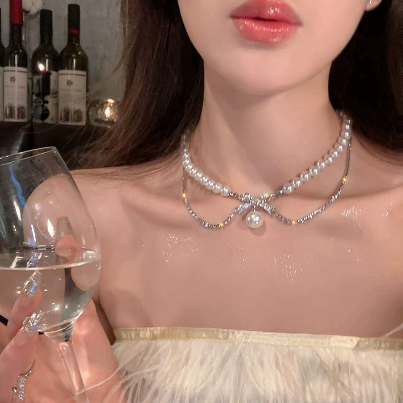 A light luxury retro double-layer pearl necklace for women, a unique and high-end sweater chain accessory, a new style of elegant necklace in 2025 details Picture