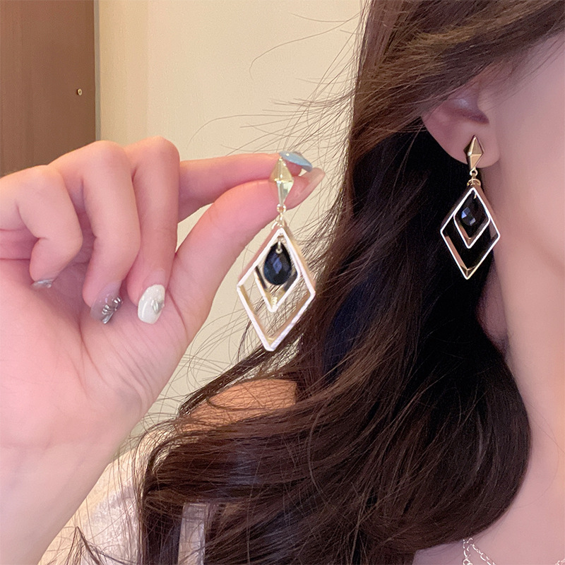 European and American style retro rhomboidal black teardrop earrings for women, simple and individual, versatile long earrings, elegant and trendy earrings details Picture
