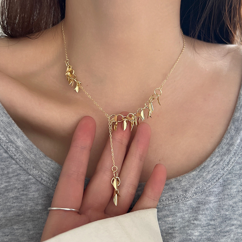 A high-end golden, niche wheat ear Y-shaped necklace for women with a French light luxury and cold style choker collarbone necklace details Picture