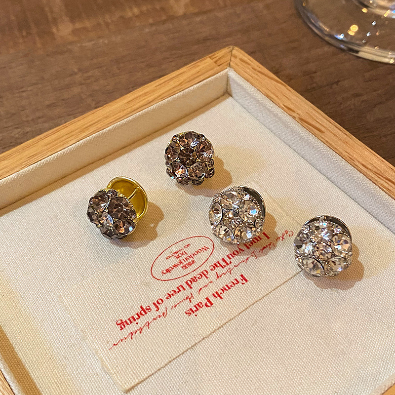 Super sparkling water diamond round stud earrings and ear buckles, Korean style bestsellers for women, light luxury and high-end feel, the same style of earrings and earrings as Internet celebrities wholesale Specification drawing