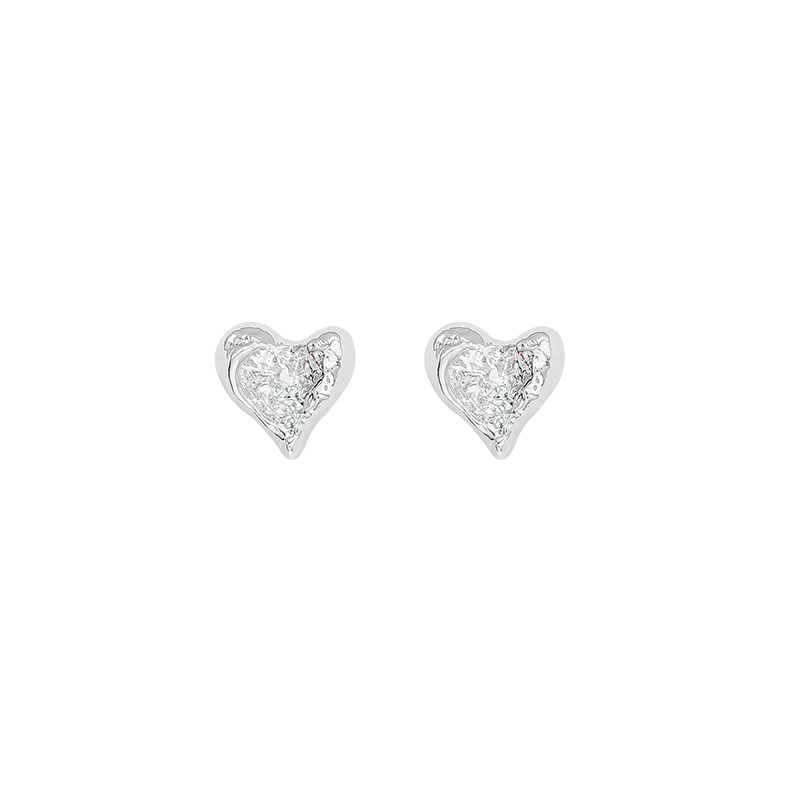 Cold and unconventional heart-shaped stud earrings with a unique design sense and elegant style are the new best-selling earrings for women in summer 2025 Item Picture