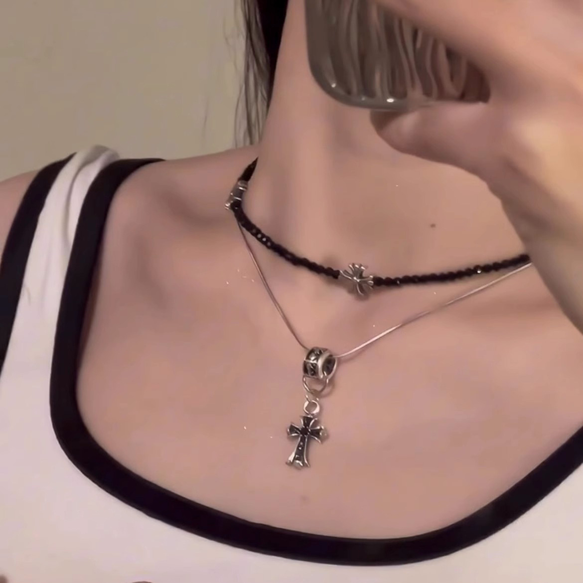 Sweet and cool personality double-layer black crystal cross pendant necklace, hot girl hip-hop niche accessory choker sweater chain details Picture