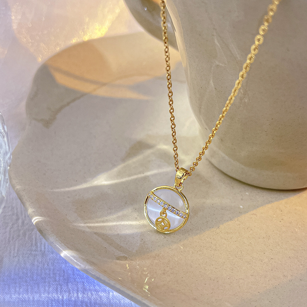 Korean version of ins cat's eye stone copper plastic coin pendant titanium steel necklace female Internet celebrity light luxury high-end collarbone chain accessory Specification drawing
