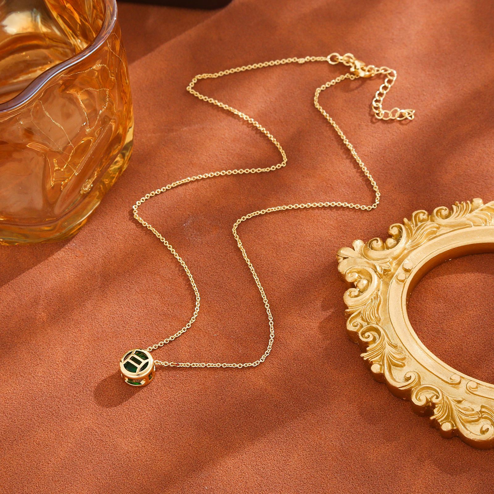 The double-sided hollowed-out 12-zodiac sign necklace is versatile. The 12-birthday hollowed-out zircon pendant collarbone chain is gold-plated to retain its color Application Scenario