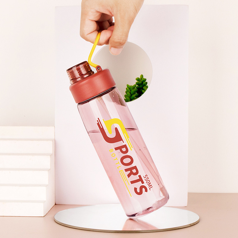 Fitness sports water cup, straw cup, 550ml, fashionable letter printed space cup, plastic water cup with handle details Picture