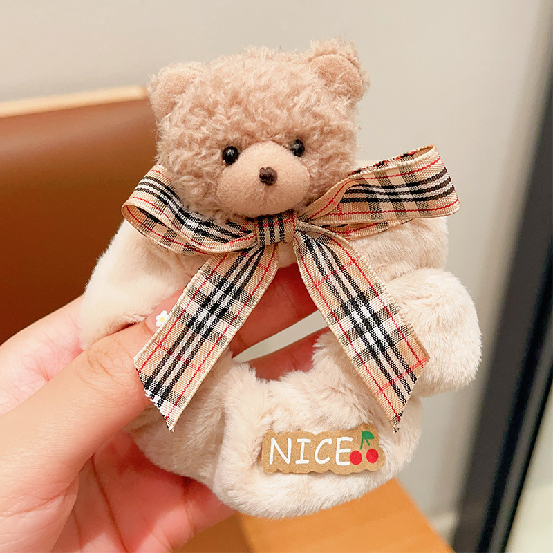 Children's bear cartoon hair band, autumn and winter girls' high-elasticity ponytail headwear, little girls' bun hair band hair accessory Application Scenario