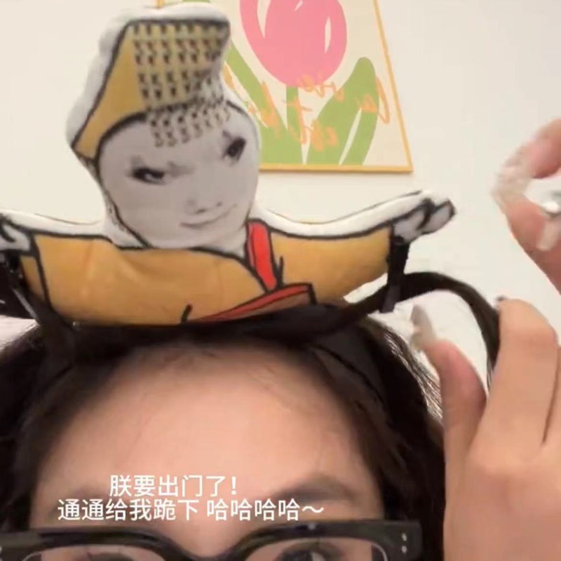 Why didn't the funny Dragon Dragon Emperor's hairband kneel when he saw me? Funny headwear with bangs, hair pulling, face washing headband full figure