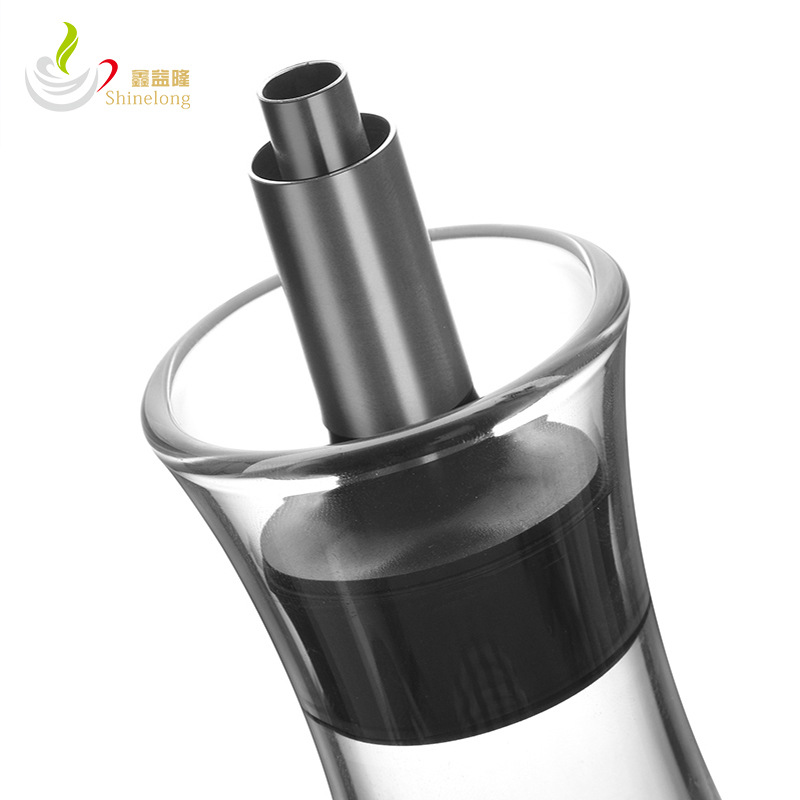 High borosilicate glass seasoning bottle, kitchen seasoning bottle, creative soy sauce pot with lid, vinegar oil bottle, stainless steel oil pot Application Scenario