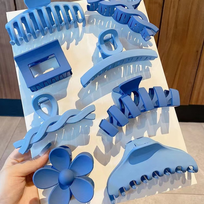 Klein Blue hair clip, a summer Internet celebrity for women, features a shark clip on the back of the head with a high-end look. It is a hair clip and headwear full figure