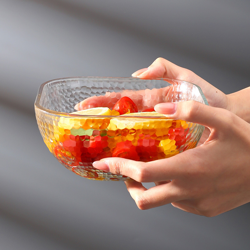 Hammer-patterned glass salad bowls are suitable for storing salads, fruits and desserts. They are simple household tableware bowls for wholesale Specification drawing