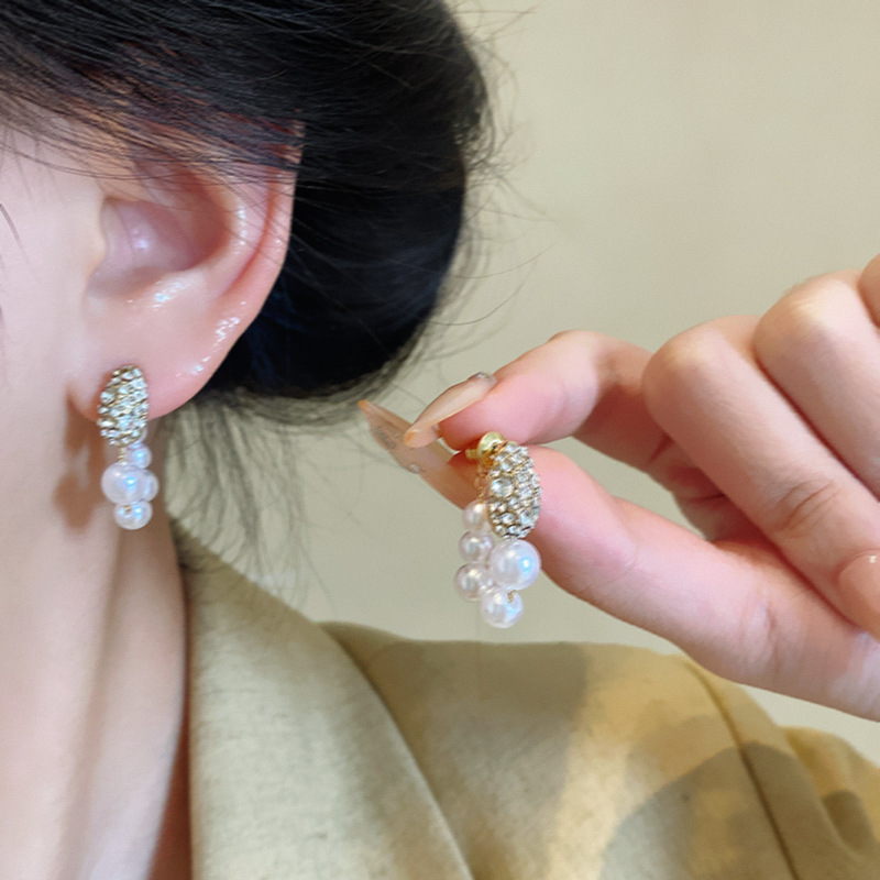The light luxury and high-end micro-inlaid zircon ear studs are a new bestseller for women in 2025. The pearl ear studs are unique and trendy earrings details Picture