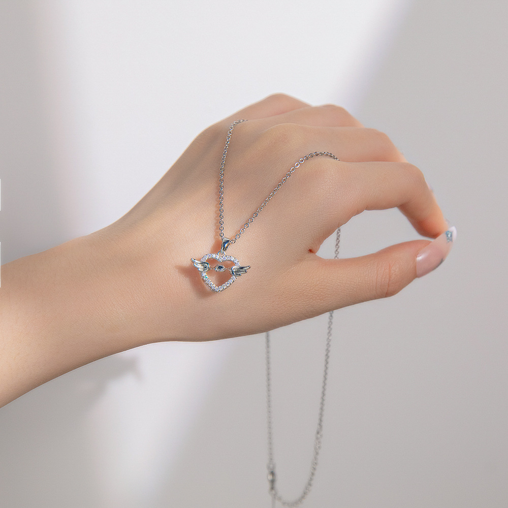 Silver light luxury and dynamic heart-shaped wing necklace for women, exquisitely inlaid zircon titanium steel collarbone chain, stylish and trendy accessory Specification drawing