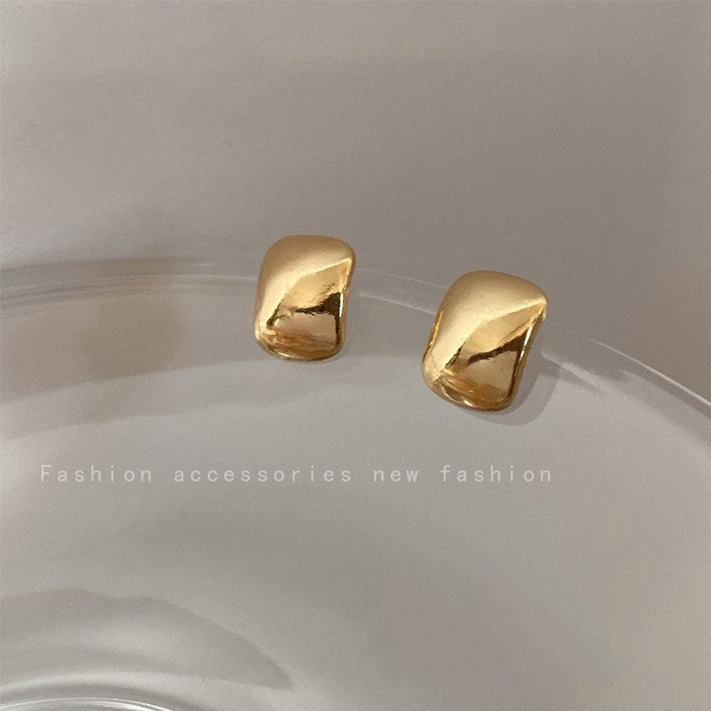 Golden smooth bean stud earrings for women 2025 new style cold and simple style earrings, rare and versatile earrings wholesale full figure