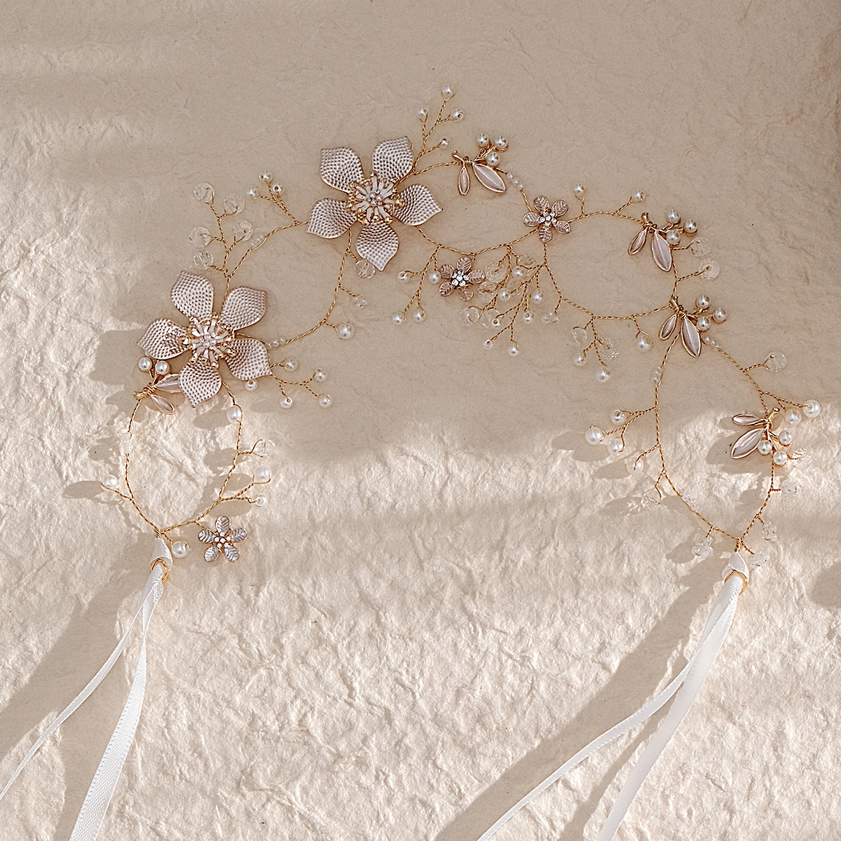 Wholesale of simple European and American bride accessories, thin picture craftsmanship, flower alloy handcrafted hair bands, pearl and rhinestone bride headwear details Picture
