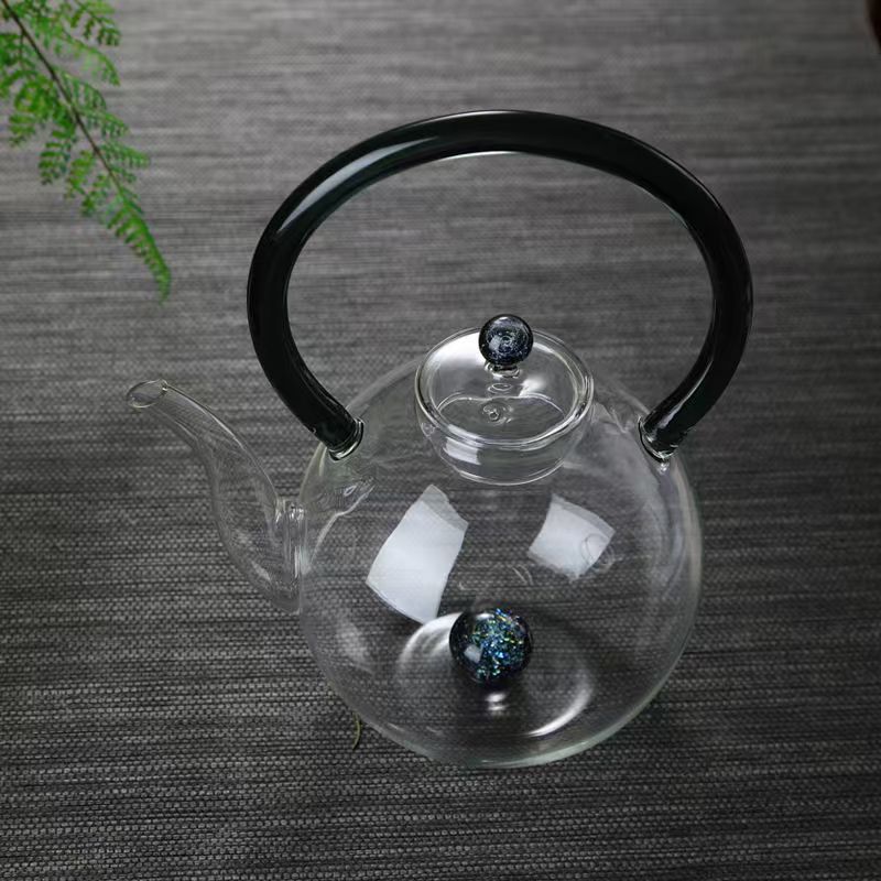 This is a light luxury handcrafted heat-resistant glass starry sky teapot that can be heated by an electric ceramic stove. It is a Taiwanese galaxy starry sky glass teapot Application Scenario