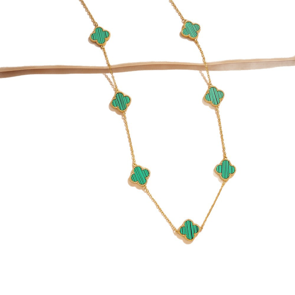Fashionable and versatile seven-leaf clover titanium steel necklace, women's titanium steel vacuum electroplated non-fading collarbone chain, light luxury accessory Item Picture