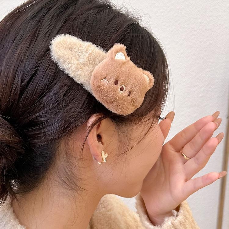 Cute plush cartoon bear and rabbit large BB clip, sweet autumn and winter girl with fluffy hair accessories, hairpins and hair clips on the side details Picture