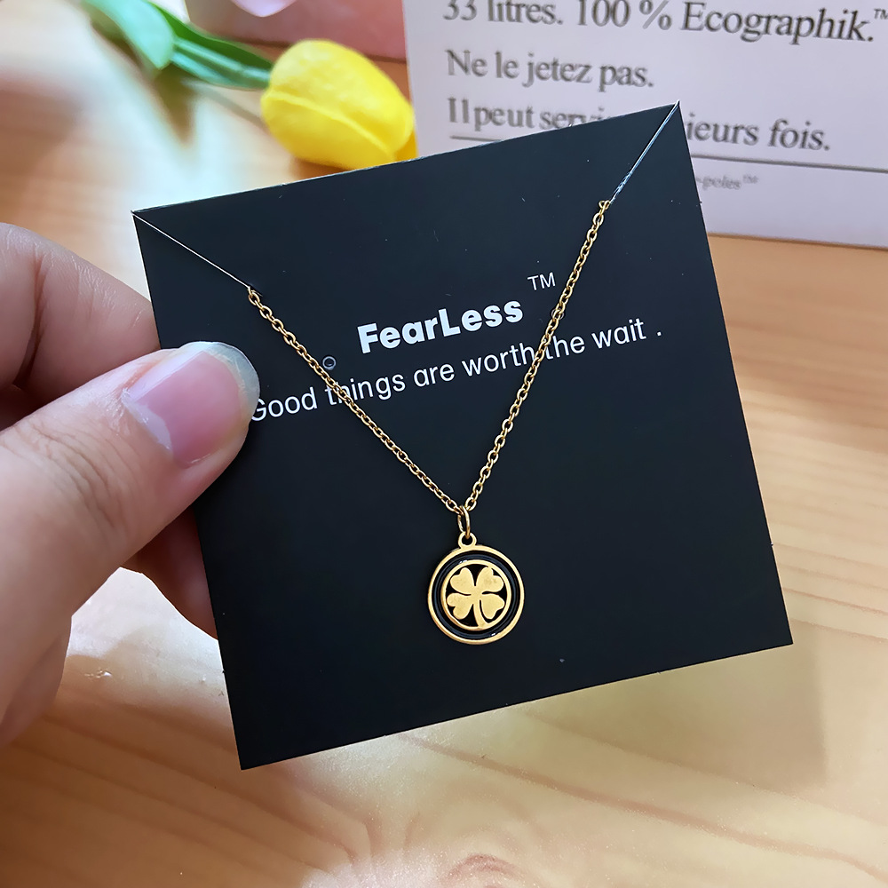 A light luxury and simple full-diamond heart-shaped necklace for women, a fashionable titanium steel collarbone chain that doesn't fade, a trendy accessory with a unique and high-end feel Specification drawing