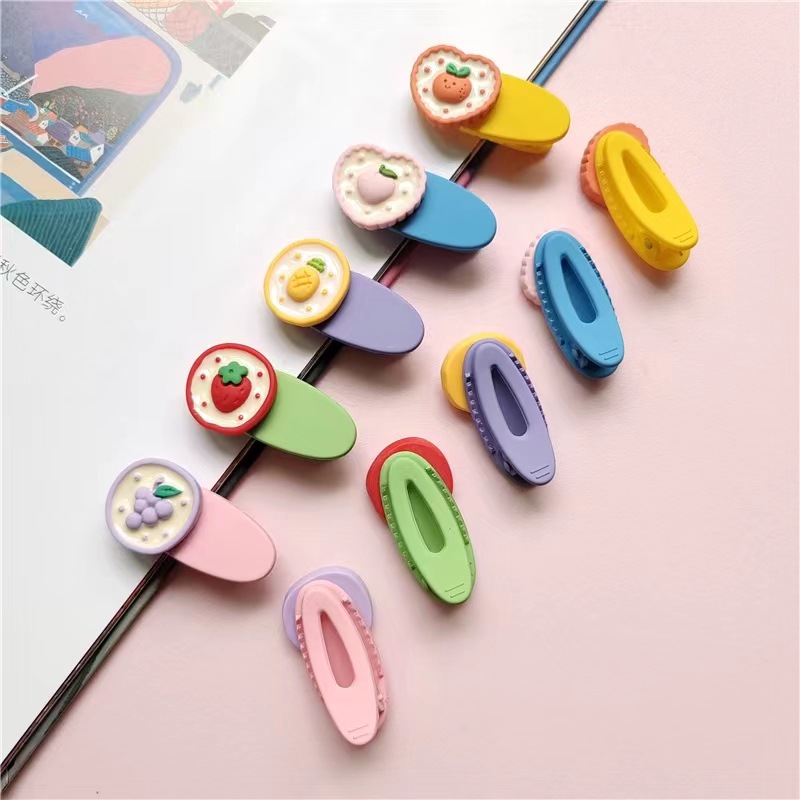Korean cute cartoon children's hairpin headwear. A little girl's bangs and broken hair with flower and fruit clips on the side Application Scenario