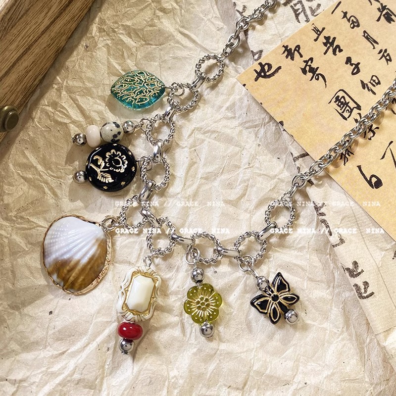 Retro shell butterfly pendant necklace for women's autumn and winter new summer style light luxury sweater chain, personalized and fashionable accessory Specification drawing