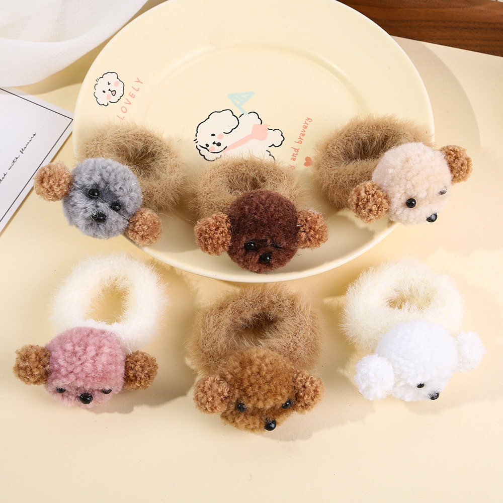 Autumn and winter cartoon bear head, coffee-colored phone coil, children's hair tie, cute girl's sweet headwear, hair clip, hair band, girl Application Scenario