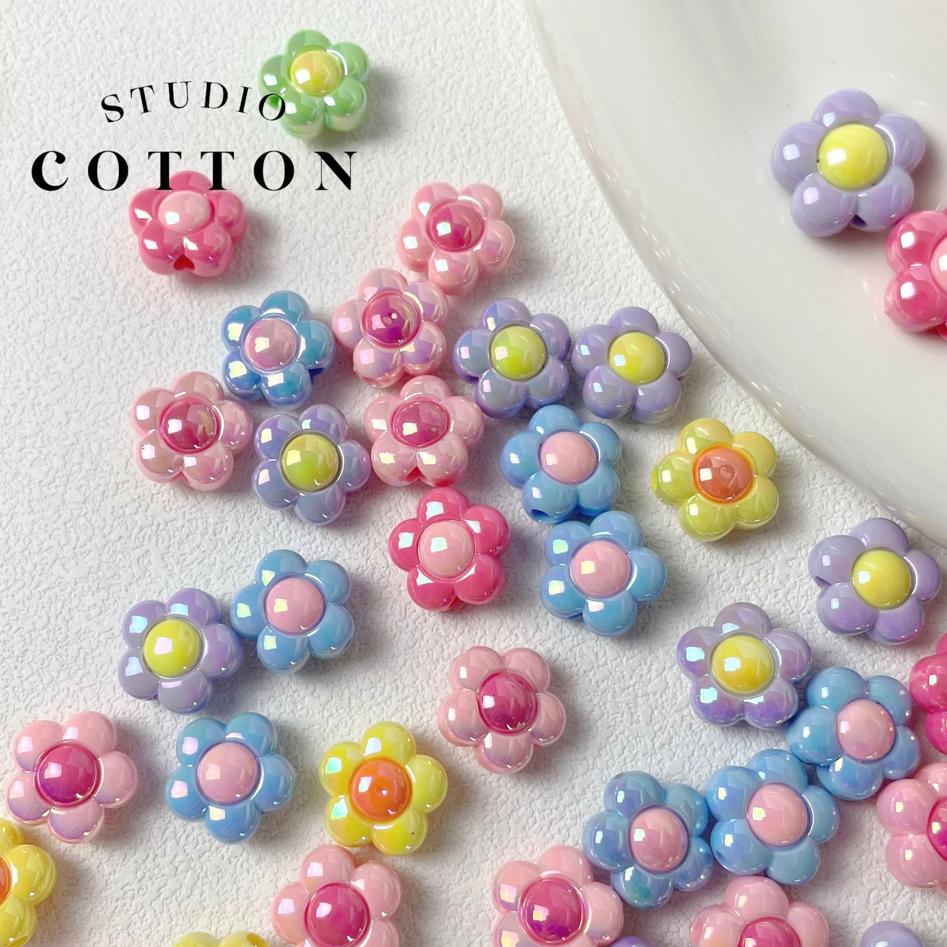 Uv-coated small flower bead diy accessory materials, children's handcrafted accessories, mobile phone chains, necklaces, loose beads wholesale Application Scenario