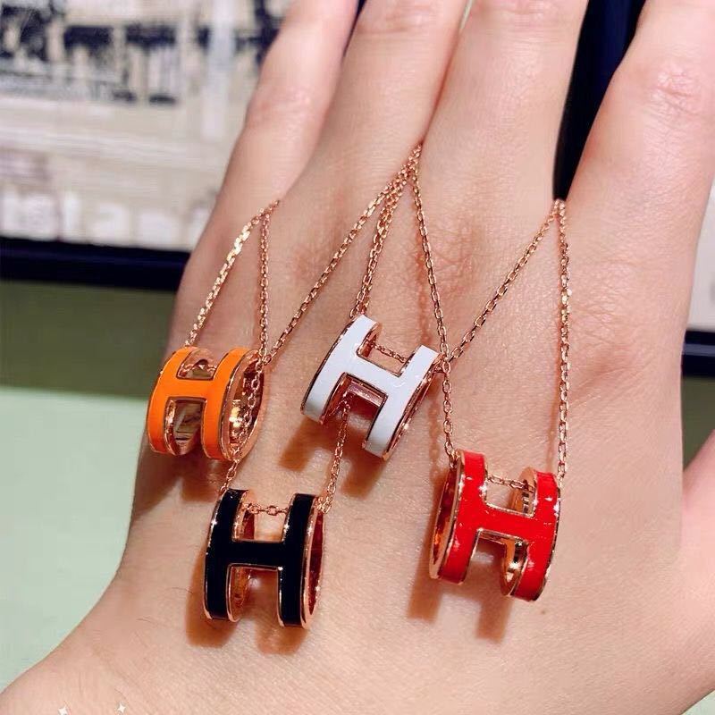 Korean style H-letter pendant, ins trendy light luxury resin titanium steel necklace, female Internet celebrity high-end collarbone chain neck chain Specification drawing