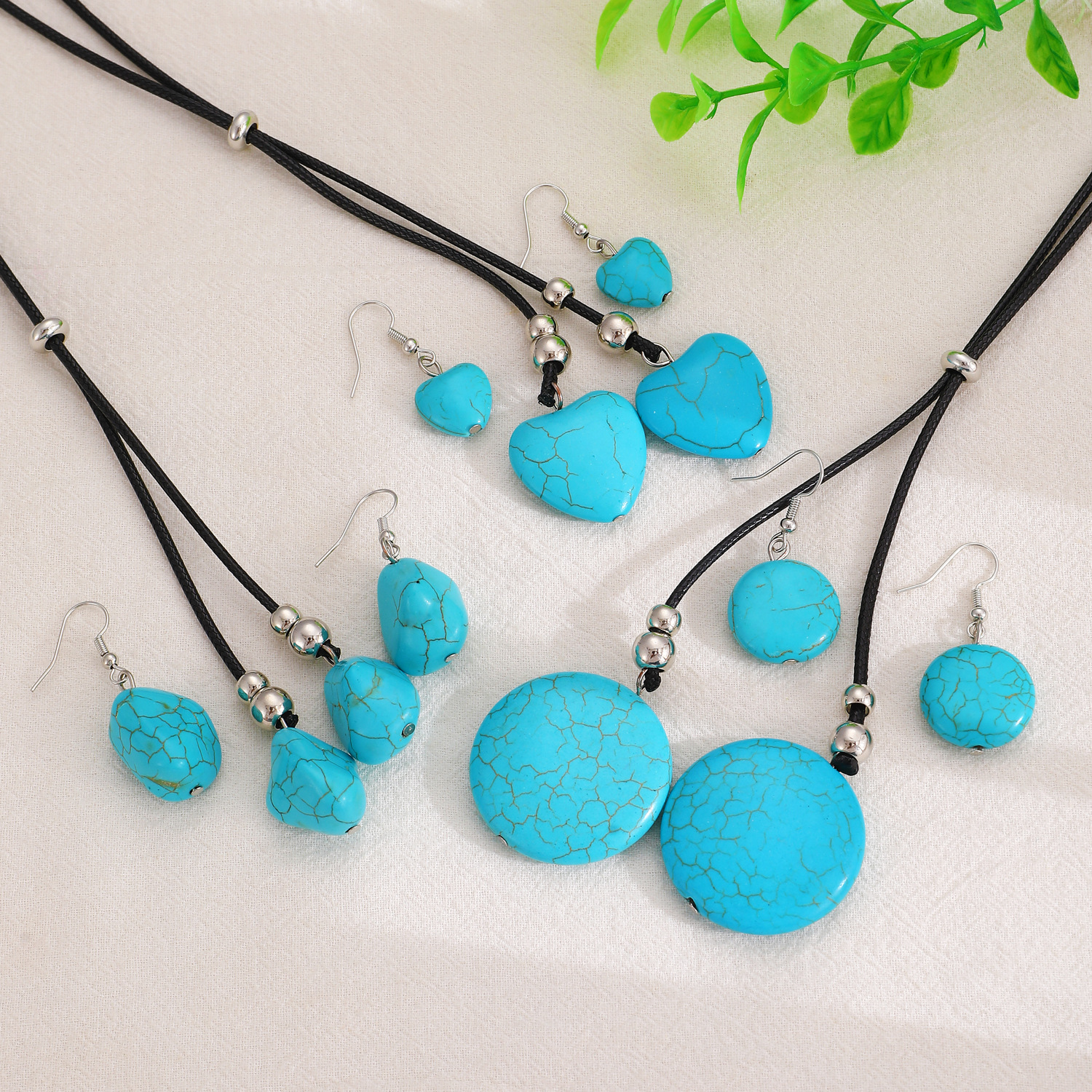 European and American cross-border personalized, fashionable, retro turquoise earrings, necklace set, ethnic-style round heart-shaped jewelry for women Application Scenario
