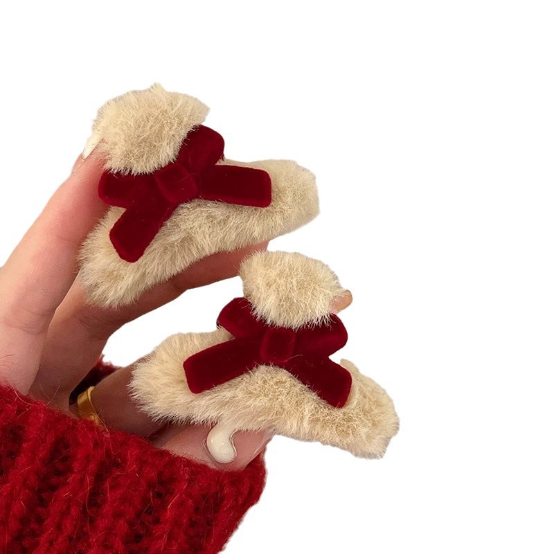 Cute plush bow hair clips for autumn and winter, sweet and versatile for girls, princess bangs clips, side plush small scratch-off clips Item Picture