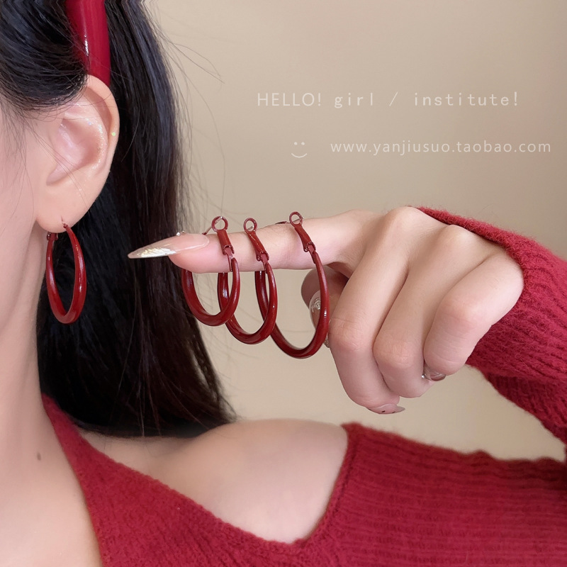 Retro Hong Kong-style Ankela red earring earrings for women's autumn and winter, simple and fashionable, plain ring earrings, high-end earrings details Picture
