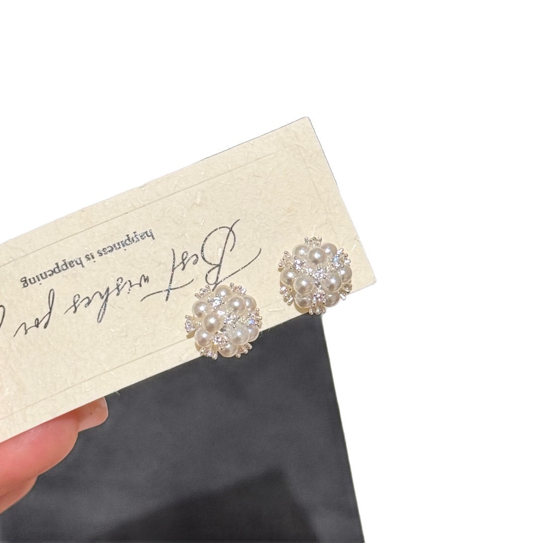 Exquisite diamond-encrusted firework pearl stud earrings for women, fashionable and niche design, versatile and fresh earrings, summer earrings 2025 Item Picture