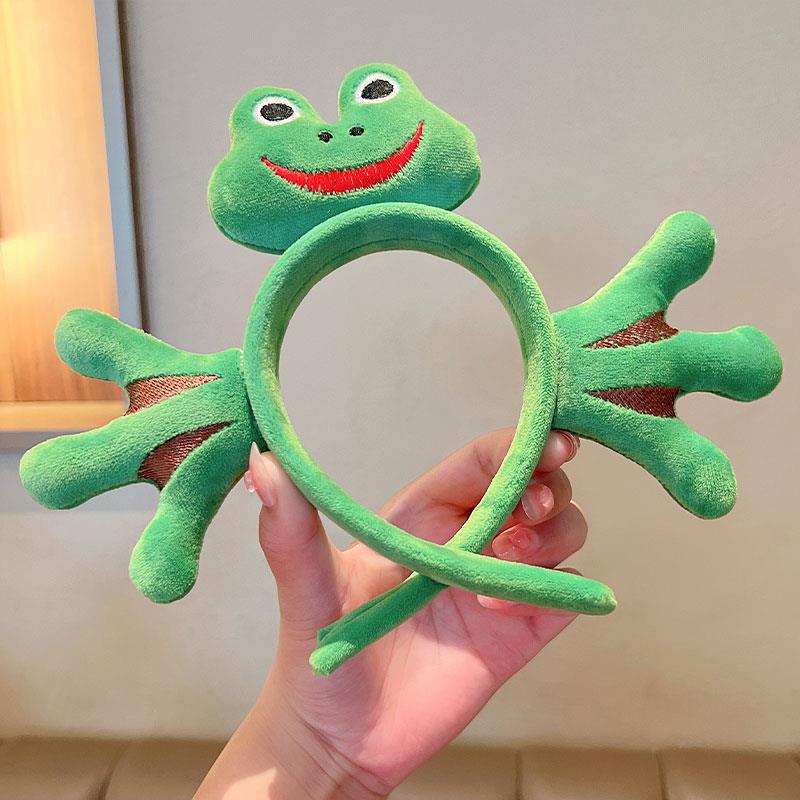 Cartoon frog headband, cute children's hair accessory, women's 2023 Internet celebrity new headband, outdoor face-washing and hair-pressing headband Application Scenario