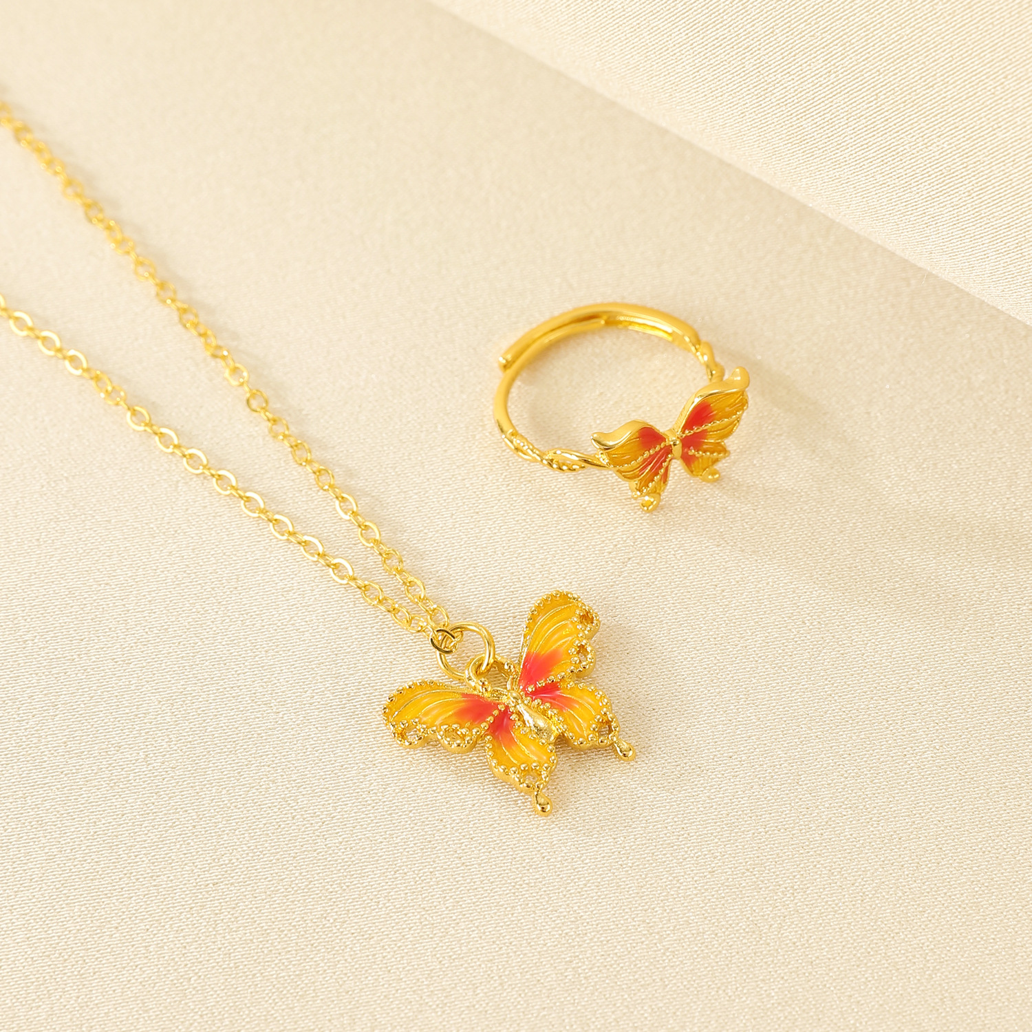 Cross-border Dreamy Misty Rain Butterfly Dream Gradient Gold Necklace Ring Set, Women's Ring Collarbone Chain Jewelry Two-piece set Application Scenario
